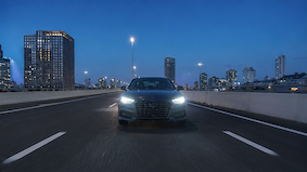 后视道路及后方车辆车头画面